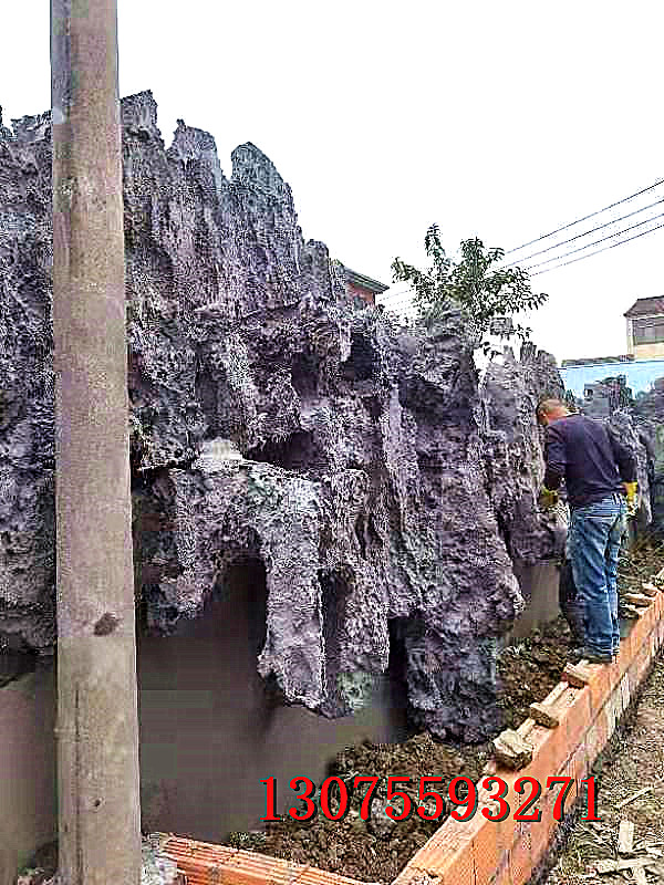  徐州雕塑厂家告诉你玻璃钢雕塑受到许多购物中心和大型超市青睐的原因